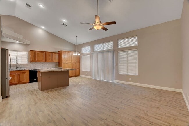 Building Photo - FOR RENT Palm Canyon