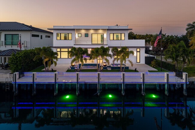 Building Photo - 2650 NE 48th Ct