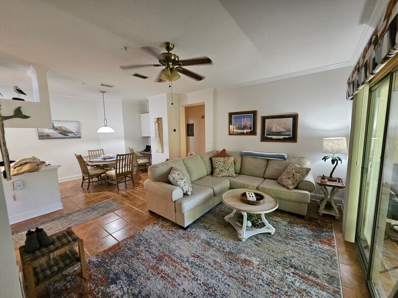 dining area with desk - 140 Veracruz Dr