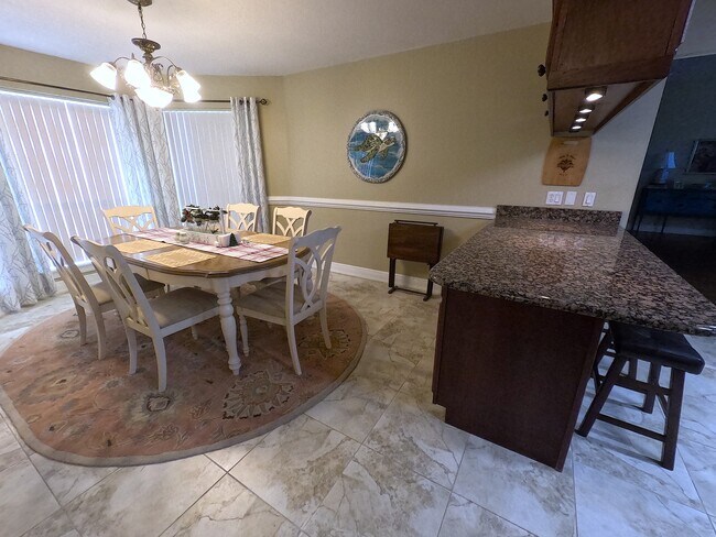 Building Photo - 998 Fay Dr