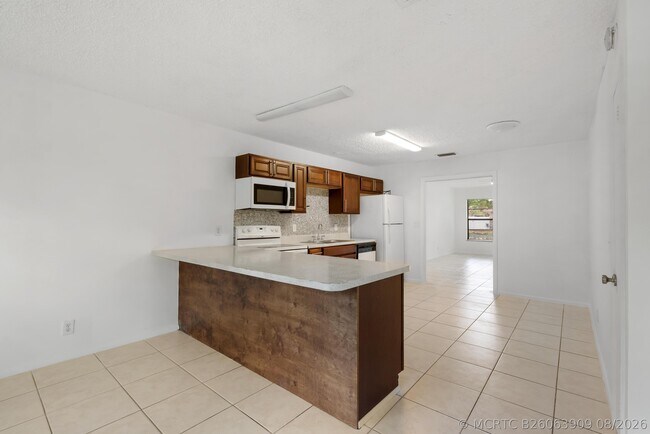 Building Photo - 4108 NW 79th Ave
