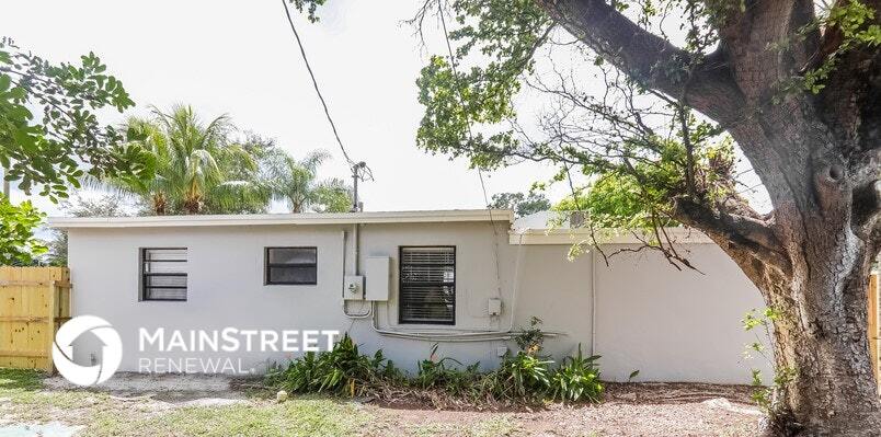 Building Photo - 1367 NE 27th St