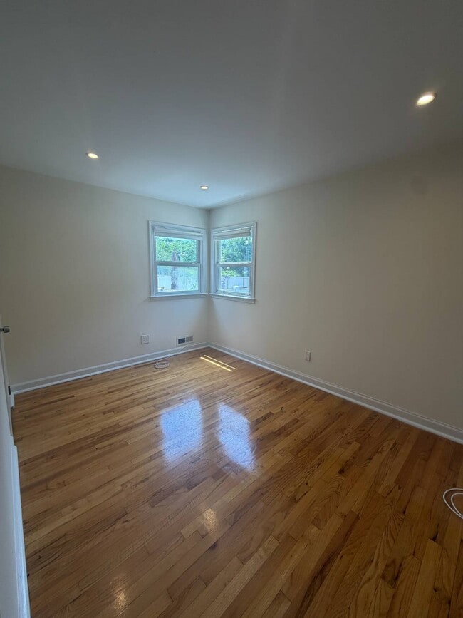 Building Photo - 268 Chesterton Ave