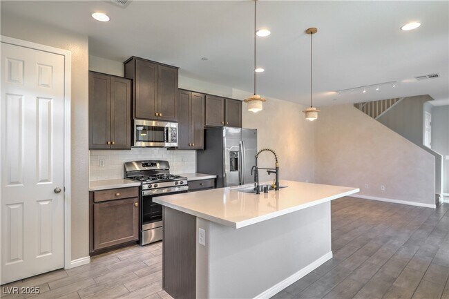 Building Photo - 904 Cottonwood Hl Pl