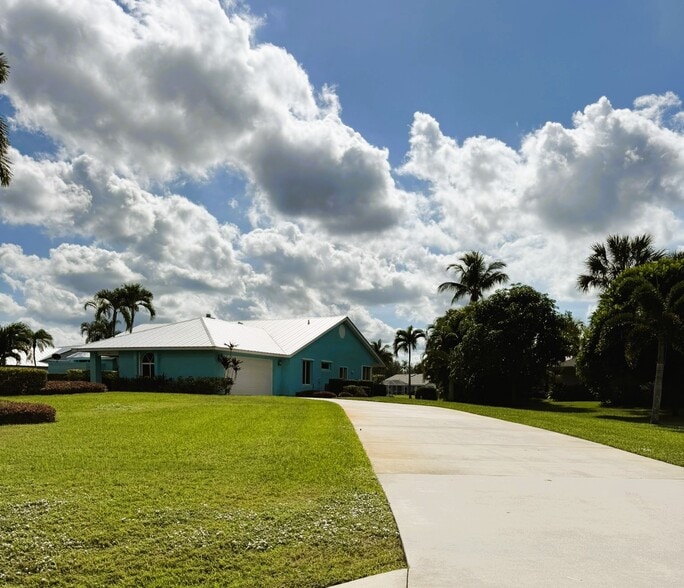 Primary Photo - 1998 NE Ginger Ter