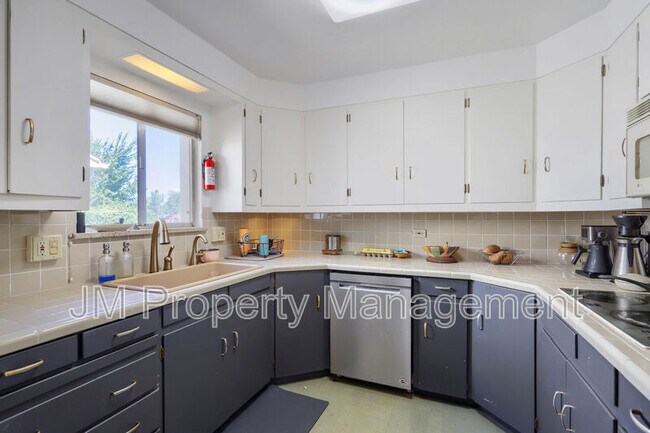 Building Photo - 4618 W 35th Ave