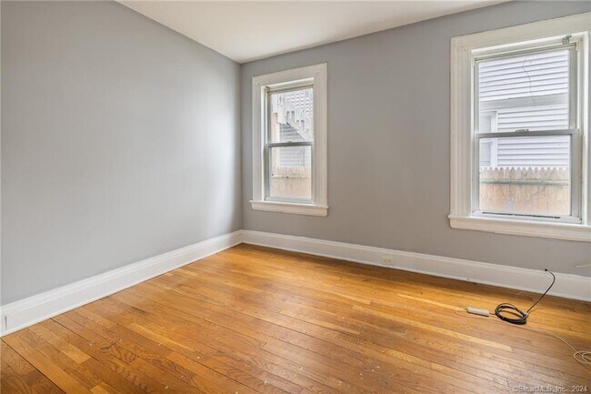 Building Photo - 26 Pleasant St