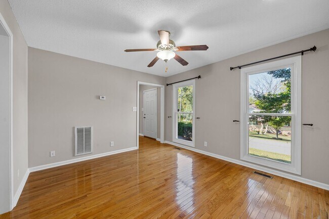 Building Photo - 3 Bedroom Home In Meadowbrook Subdivision ...