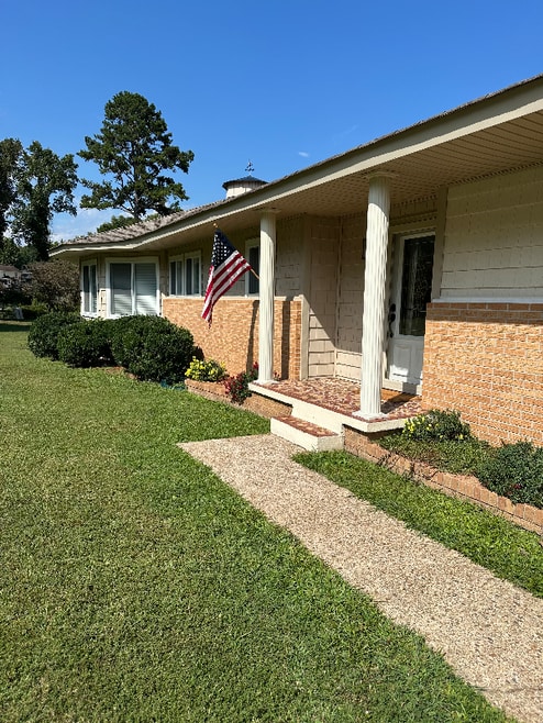 Building Photo - 2041 Linwood Cir