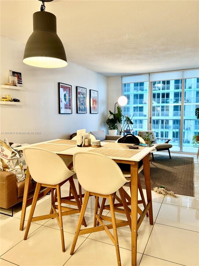 Building Photo - 1750 N Bayshore Dr