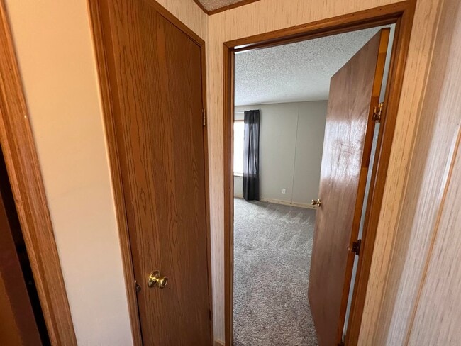 Building Photo - 2 Bedroom 2 Bath Updated Mobile Home in Cliffview Mobile Home Park. Very well kept-up area.