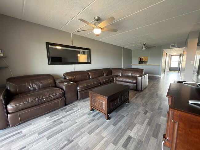 Building Photo - Wickham Road Condo