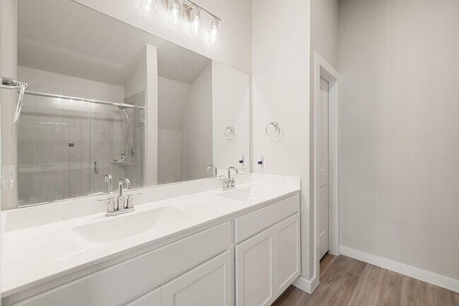Building Photo - 21670 Wave Holw Dr