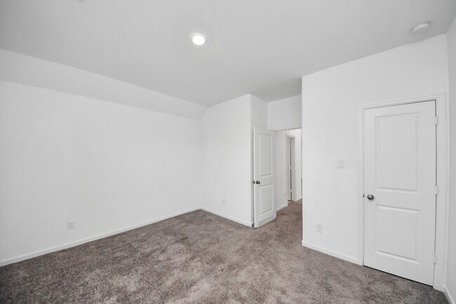 Building Photo - 3007 Velda May Dr