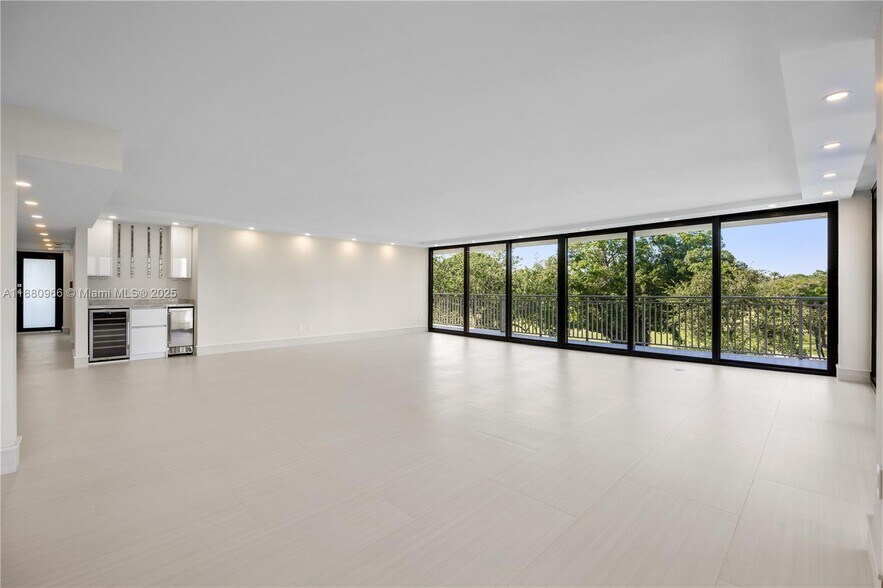 Building Photo - 700 Coral Way