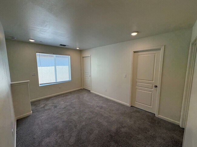 Building Photo - 641 S Laguna St
