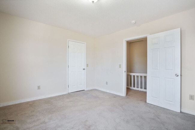 Building Photo - Quality 2 Bed 1.5 Bathrooms Home - Availab...