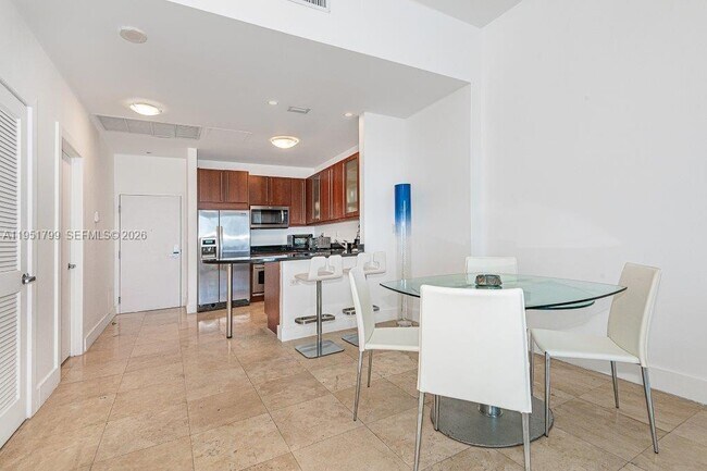 Building Photo - 2301 Collins Ave