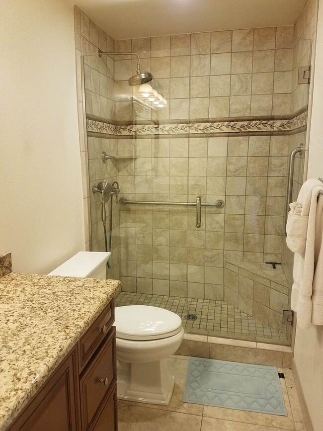 Building Photo - Two bedroom condo