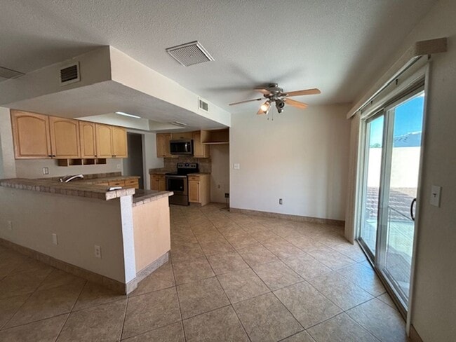 Building Photo - 3 Bedroom - 2 Bath Pool Home