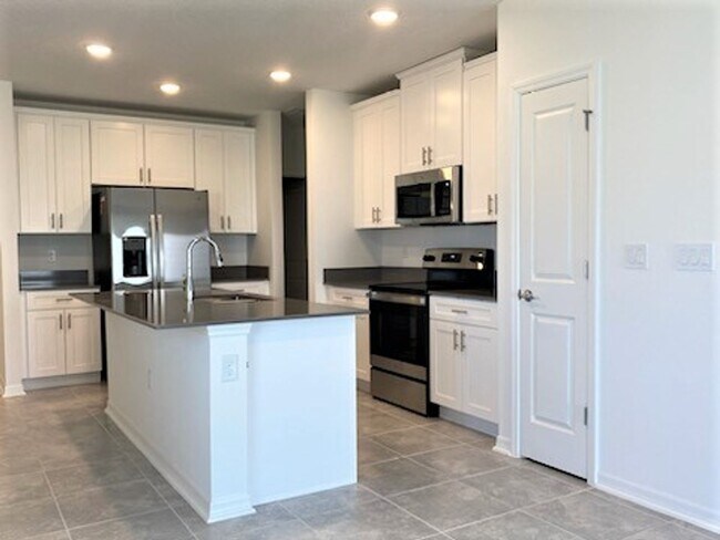 Building Photo - Gorgeous 3 Bedroom Home in the Preserve at...