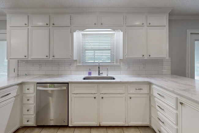 Building Photo - 1407 Skrivanek Ct