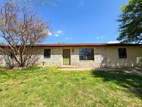 Building Photo - 3-Bedroom Home in Downtown Burnet with Large Fenced Yard!