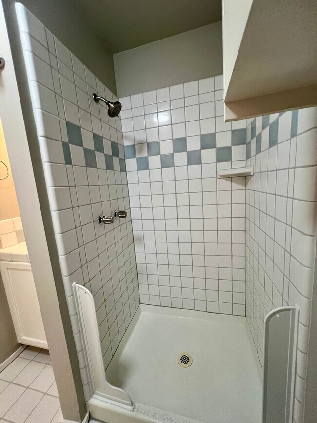 Building Photo - 211 13th Ave