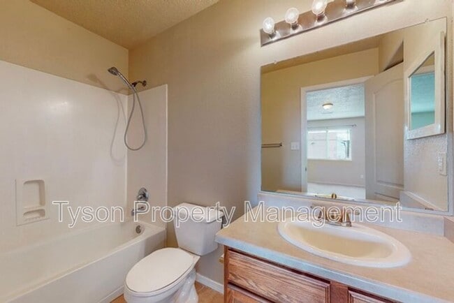 Building Photo - 3739 Clear Creek Rd