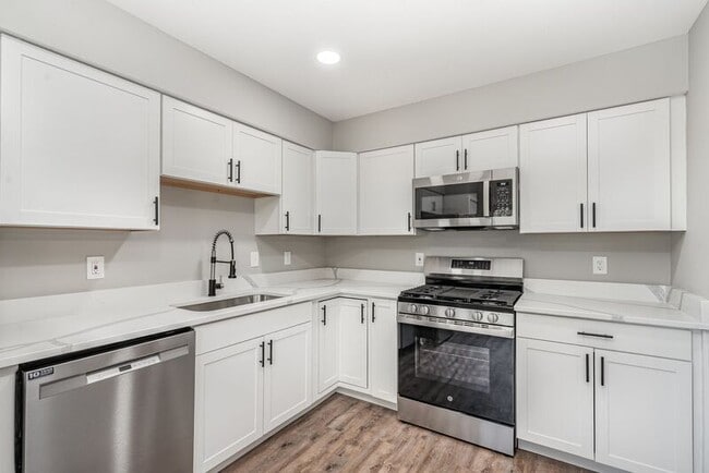 Building Photo - 10701 Houck Dr
