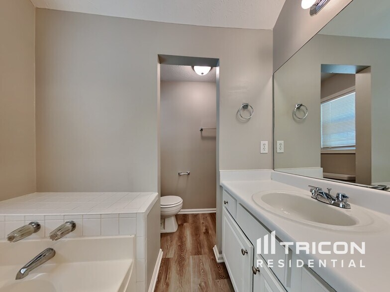 Building Photo - 530 Saddle Shoals Dr