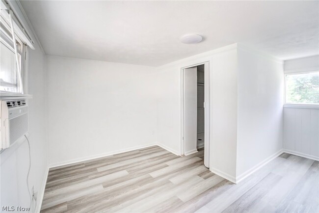 Building Photo - 13117 Wilton Ave
