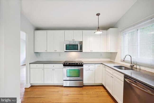 Building Photo - 8206 Stone Trail Dr