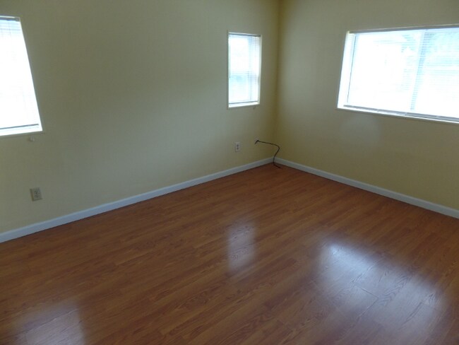 Building Photo - 669 Brown St