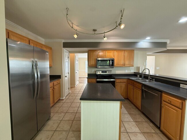 Building Photo - 221 Sherbrooke Dr