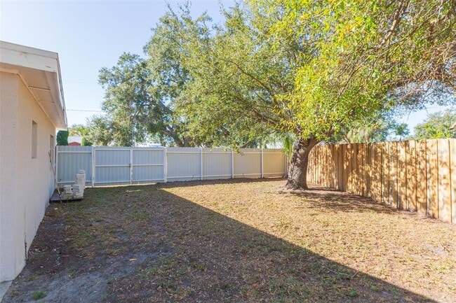 Building Photo - 4203 W Oklahoma Ave