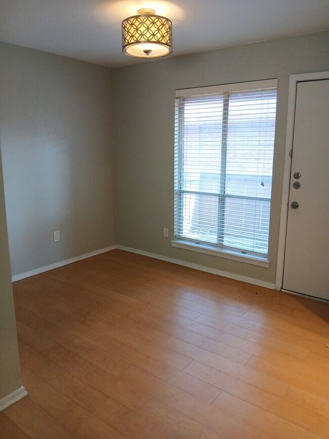 Building Photo - 2 Bedroom, 1 Bath Condo Near 75 and Walnut Hill Road in Dallas