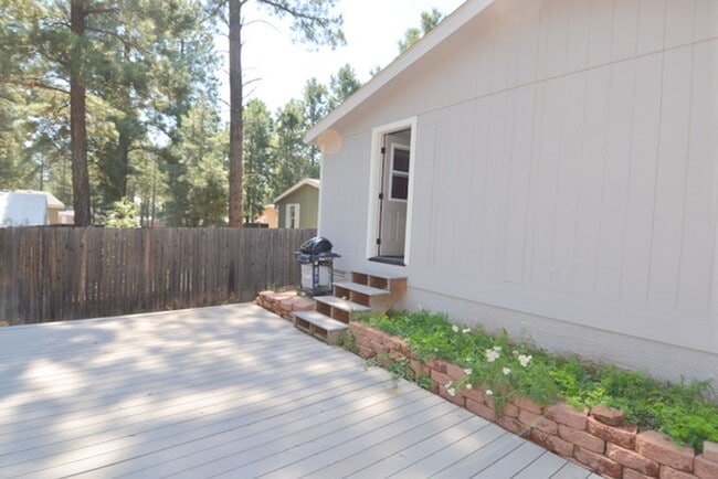 Building Photo - Charming 3BR/2BA Home with Spacious Backyard – Available June 1st!