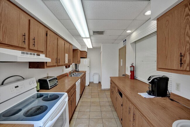 Building Photo - 4550 NW 18th Ave