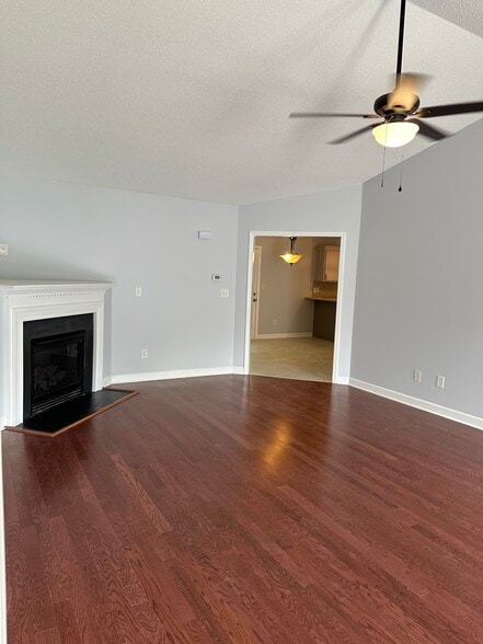 Living room - 1524 Hawkcrest Ln