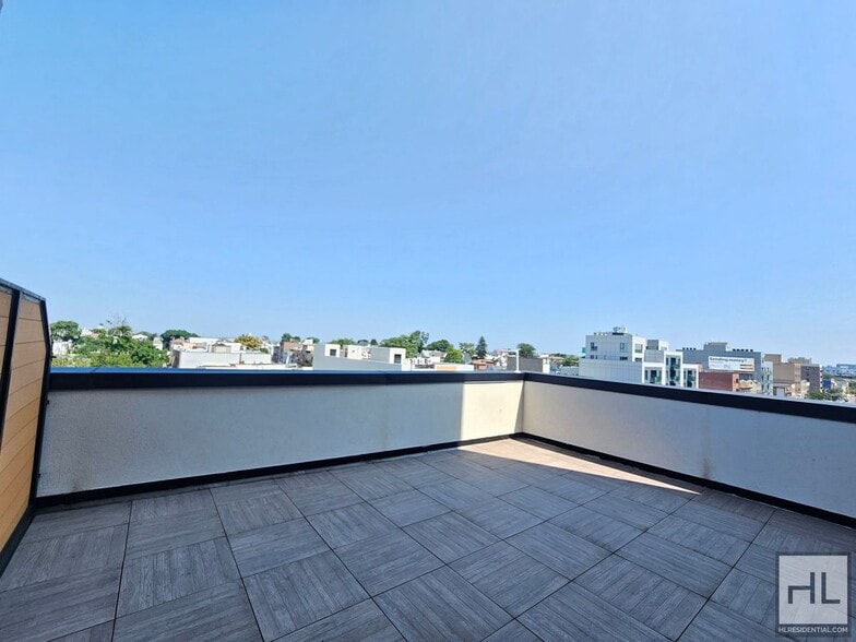 Building Photo - Spacious 2BR with Great Light – Modern Building