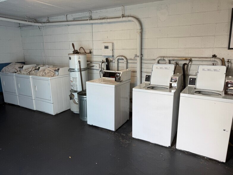 Building Photo - 815 Java Ave