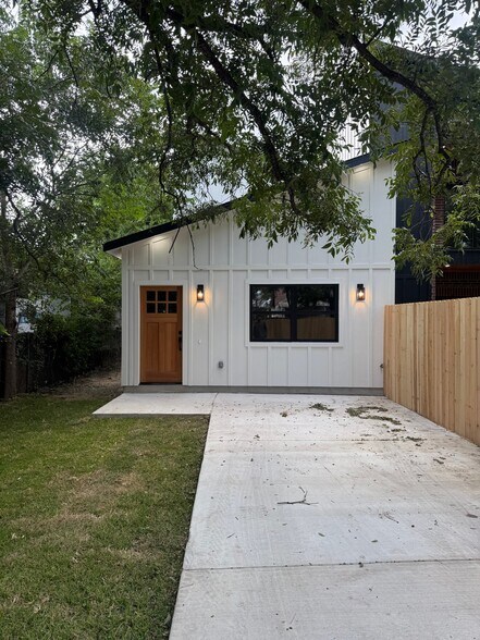 Building Photo - 325 Vargas Alley
