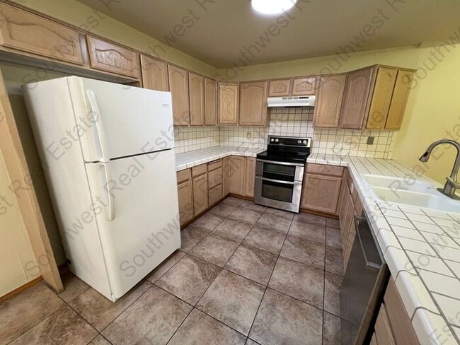 Building Photo - Beautiful 2 Bedroom 2 Bathroom Home- Colonial Park Area