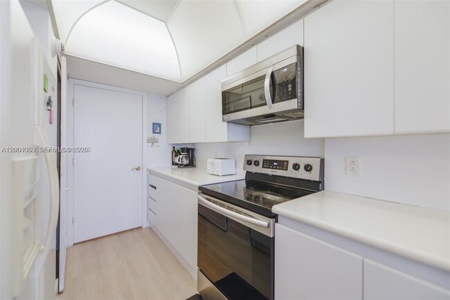 Building Photo - 4900 N Ocean Blvd