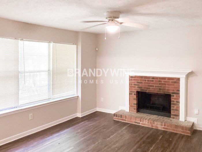 Building Photo - 4392 Westchester Ct