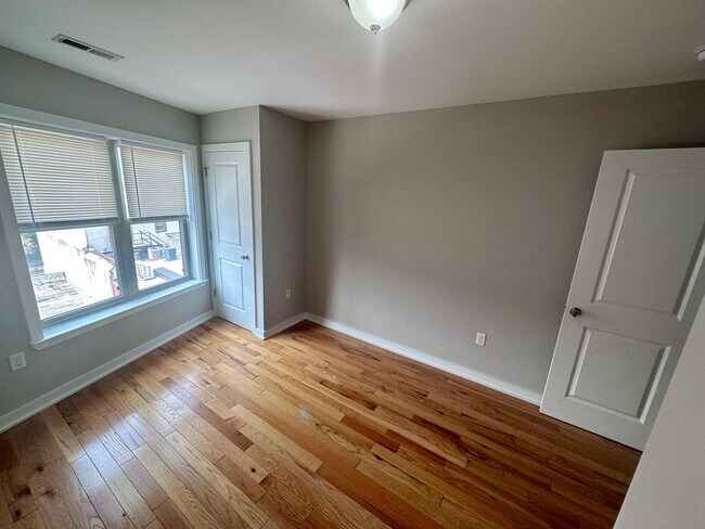 Building Photo - 4444 Cresson St