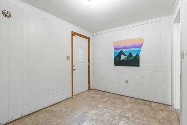 Building Photo - 1724 N Greenvalley Ave