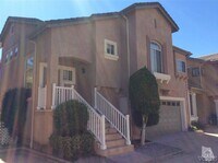 Building Photo - West Simi Valley Home in Gated Community