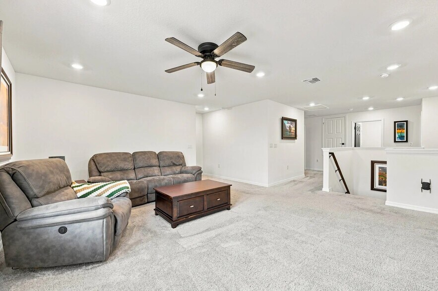 Building Photo - 455 Overpool Ave